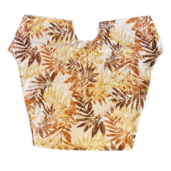 {Kim And Cami} Leaf Print Fitted Capped Sleeve U-Neck Crop Top - Picture 3 of 4